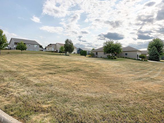 4th image of 330 Valley View Dr