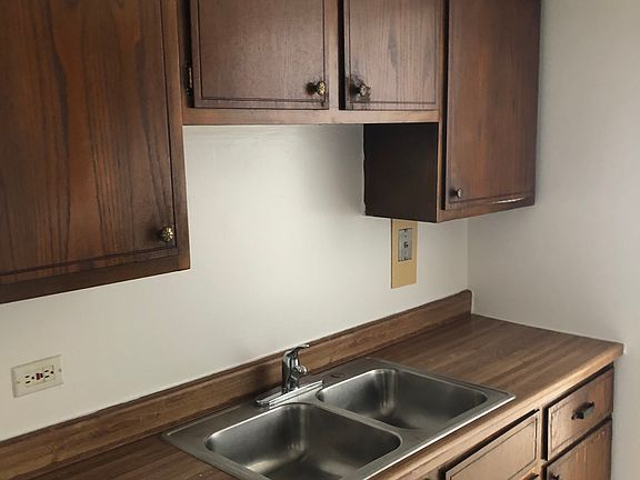 5th image of 2025 State St APT 1E