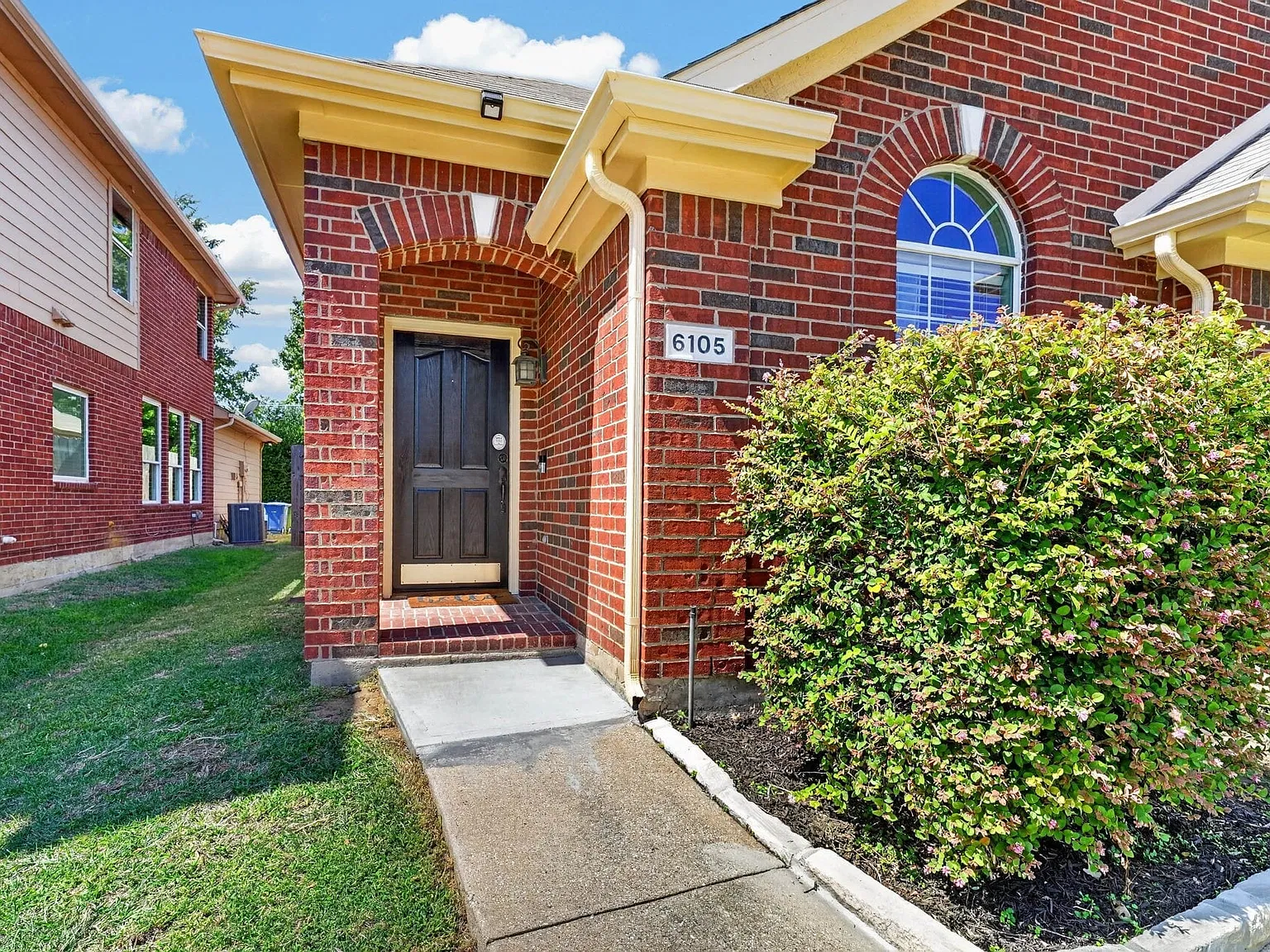 3 bed, 2.0 bath, 1631 sqft, $2,500 — Photo 2