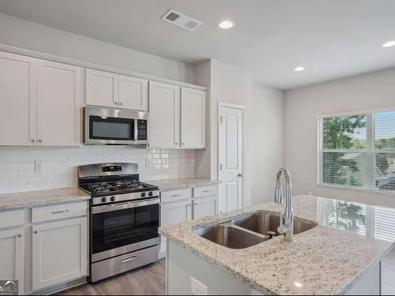 545 S Fortune Way — Photo 8