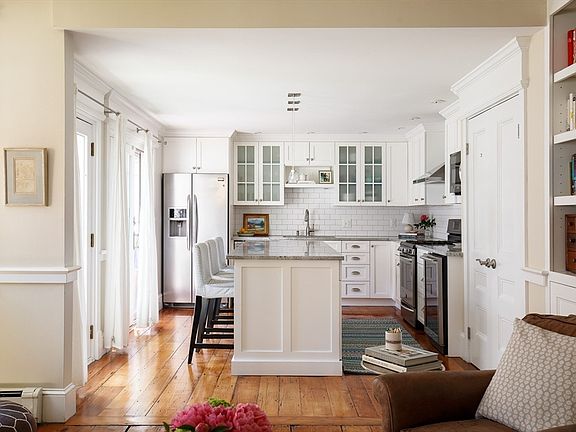 4th image of 78 Warren St