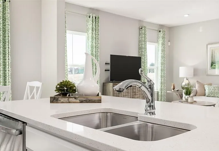 1326 S Ridge Dr E — Photo 4