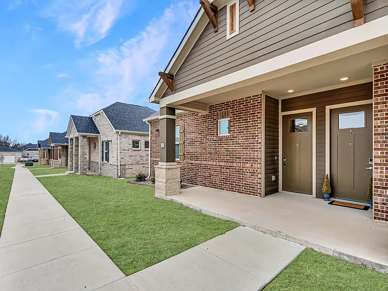 VLux Stoneridge — Photo 20