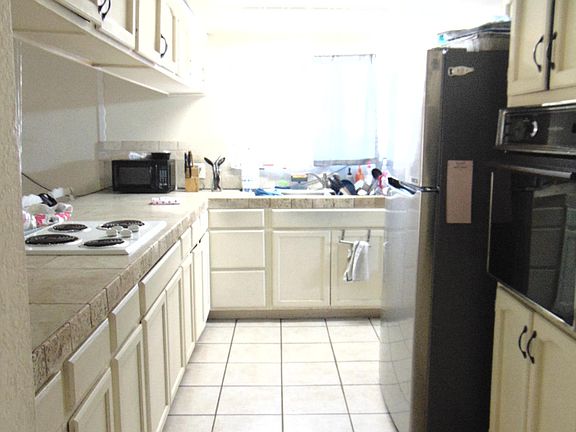 5th image of 2510 W Tulare Ave