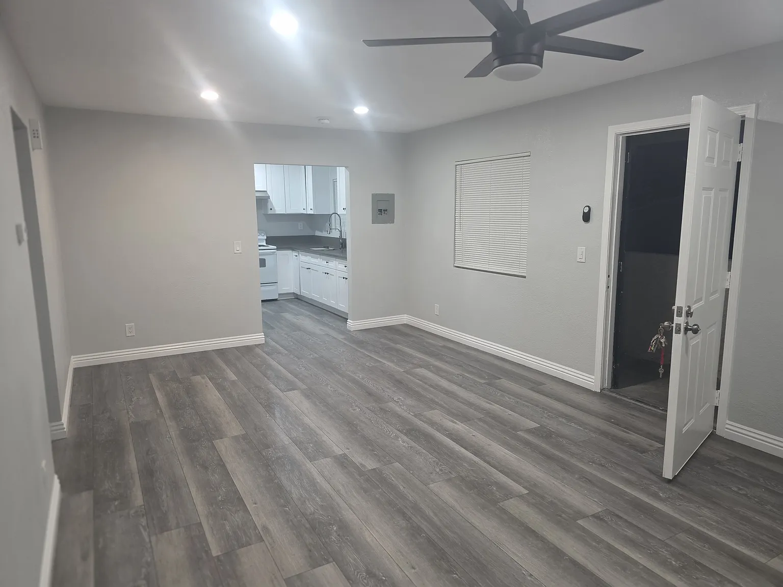 2 bed, 800 sqft, $2,299 — Photo 4