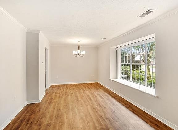 5th image of 3917 Cleary Ave