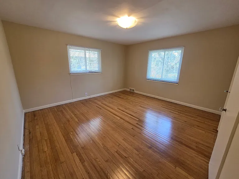 11 Shorewood Dr — Photo 9