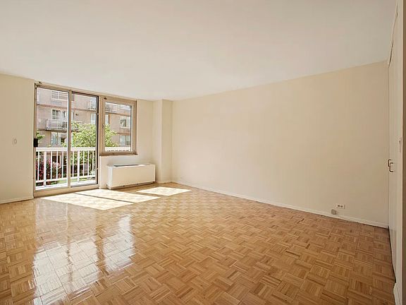 5th image of 393 W 49th St APT 3NN