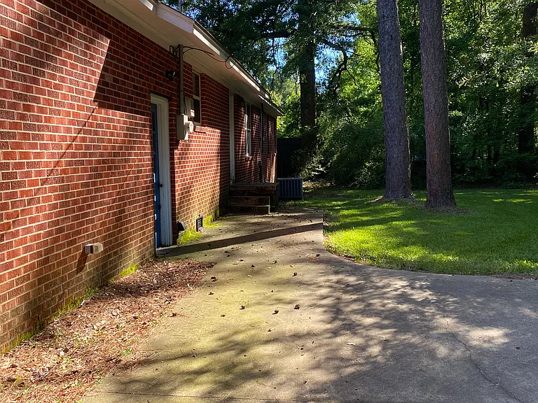 1410 S Maple St — Photo 10