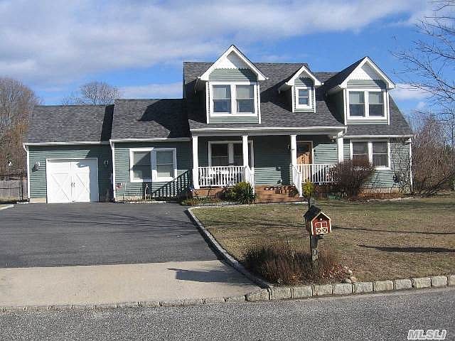 1st image of 10 Creekside Dr
