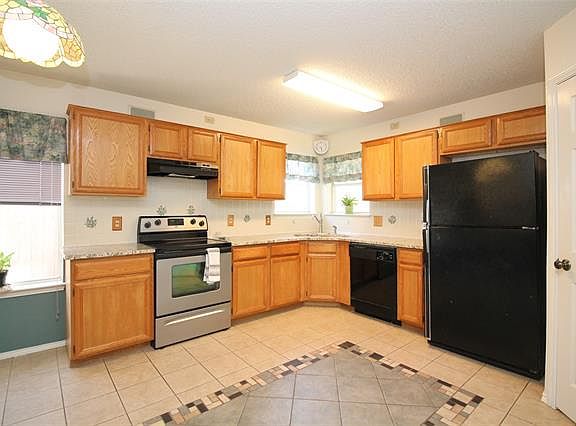 3rd image of 7220 Summerset Dr