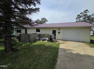 314 College St, Flasher, ND 58535
