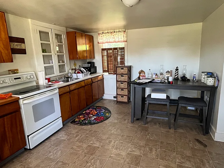 127 N Market Ave #127 — Photo 3