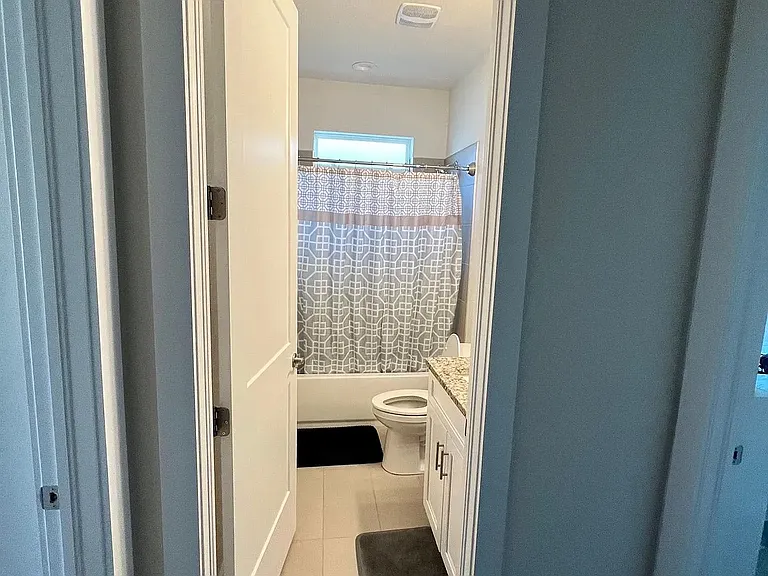 2084 Paragon Cir E — Photo 6