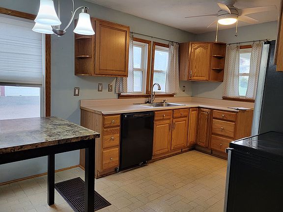 3rd image of 14 Bowery St