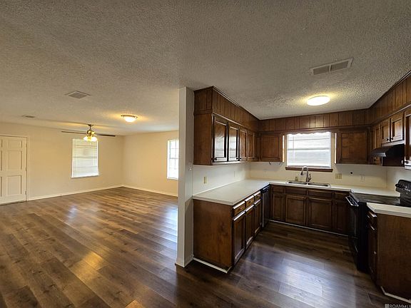 3rd image of 8933 Baronne Dr