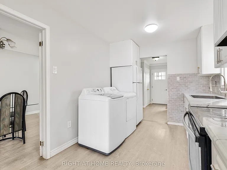 39 Martindale Cres — Photo 7