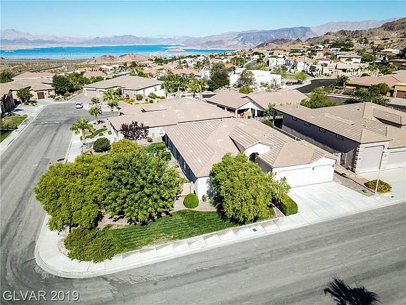 2nd image of 812 Lake Hill Dr