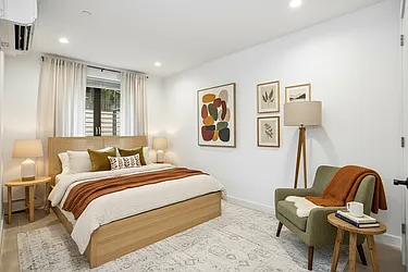 1433 East 52nd Street, #G