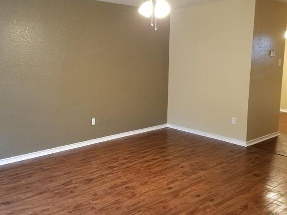 4th image of 300 Shady Grove Dr APT D