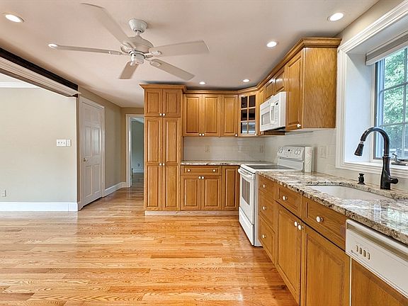 2nd image of 12 Dahlia Ave