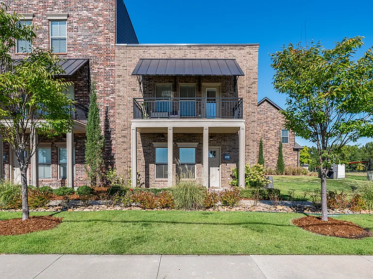 9219 Ra Young Jr Dr — Photo 1