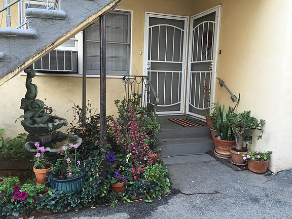 2nd image of 830 Wilcox Ave APT 3
