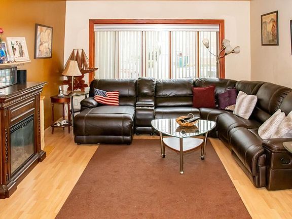 2nd image of 276 Greeley Ave