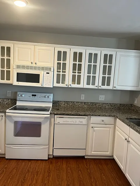 2 bed, 1400 sqft, $1,400 — Photo 4