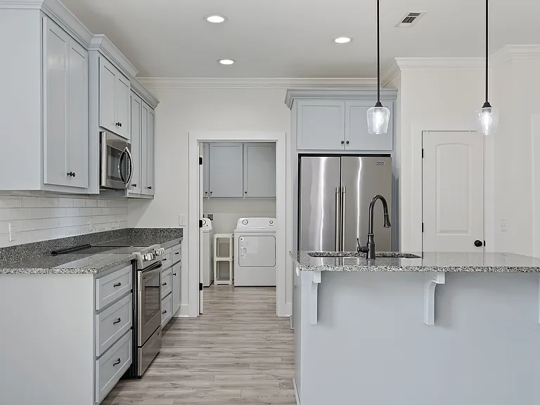 208 Savannah Dr — Photo 9