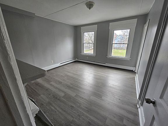 4th image of 128 Carlisle St #2