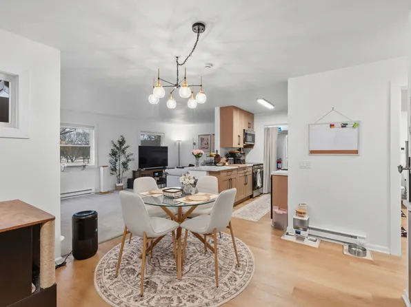 1933 S 124th St, New Berlin, WI 53151