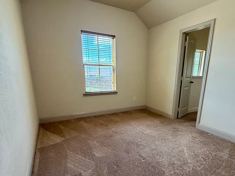 307 Nixon Dr — Photo 16