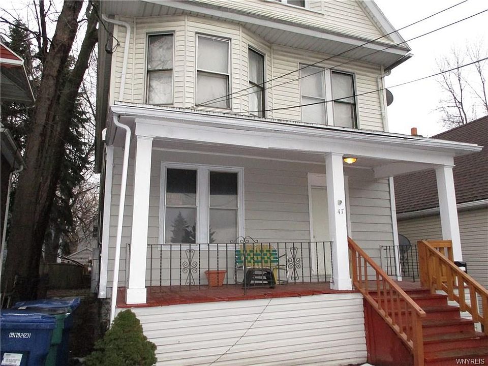 2nd image of 47 Pembina St