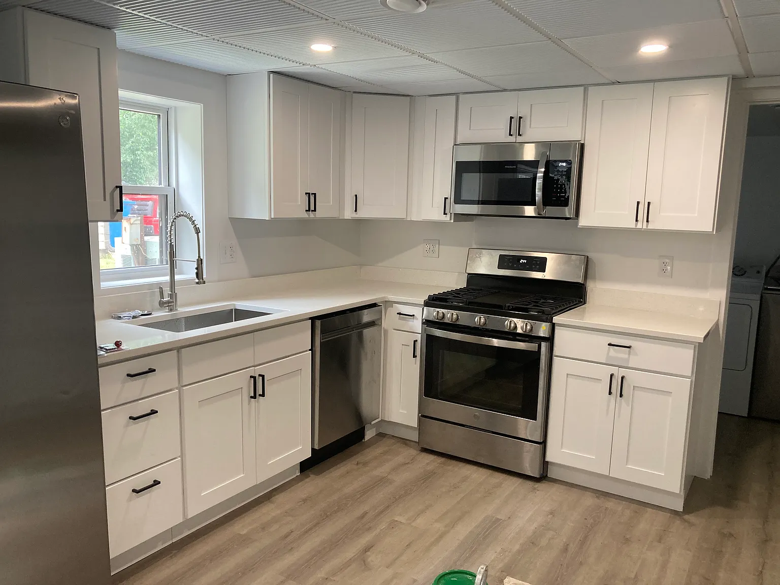 421 E Thomas St — Photo 2