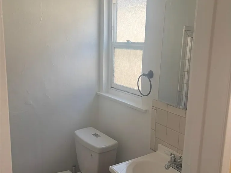 605 W D St #A — Photo 5