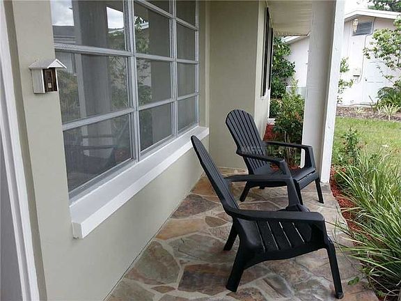 2nd image of 1460 Grove Circle Ct
