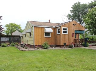 1301 Stratford St, Barberton, OH 44203
