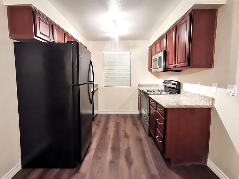 4400 Sandy River Dr #16 — Photo 3