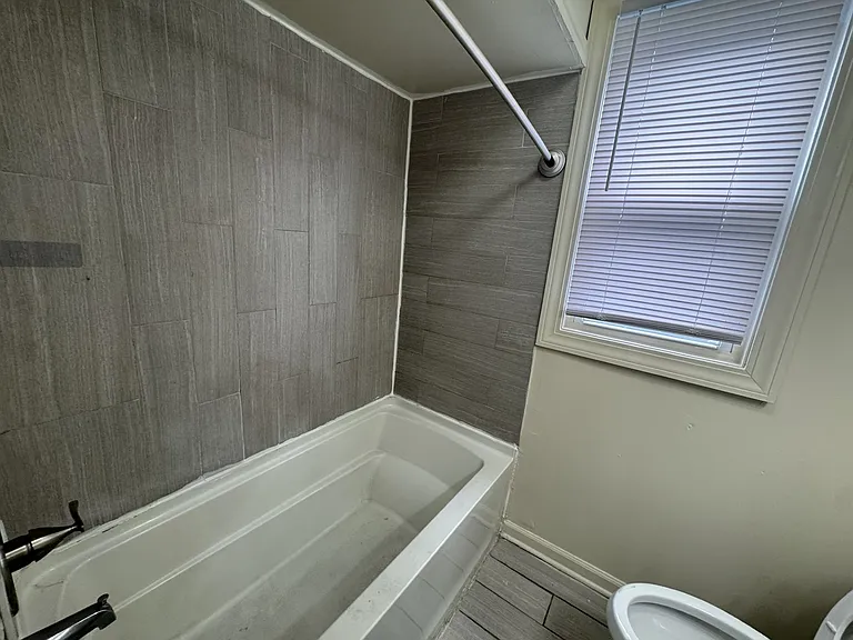 8720 S Saginaw Ave #2 — Photo 4
