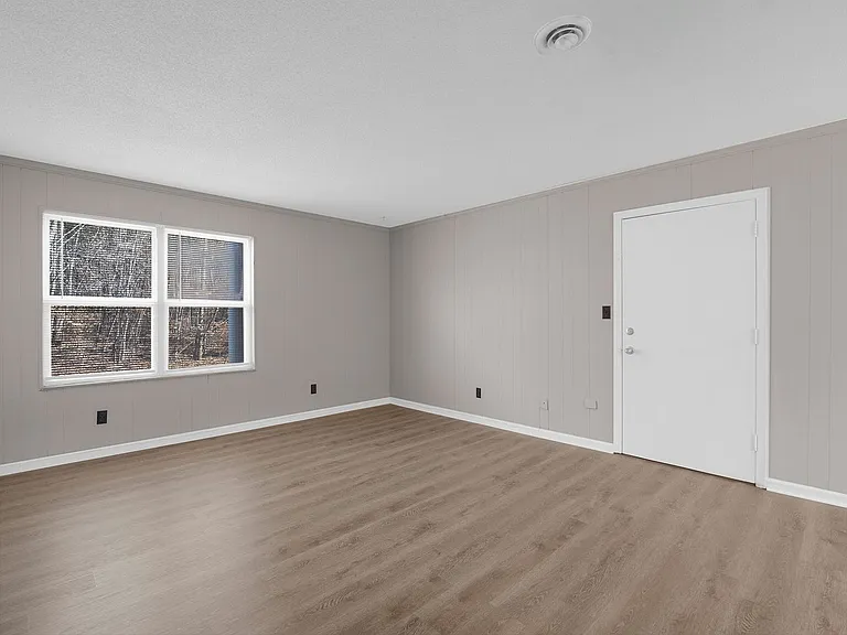 Sunset Manor Apartments — Photo 23