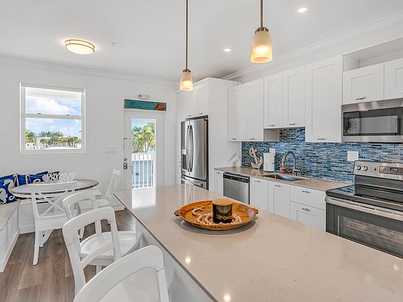 3rd image of 501 E Ocean Dr #28
