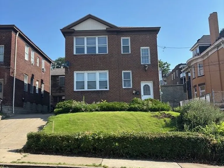 2709 Pyramid Ave — Photo 1