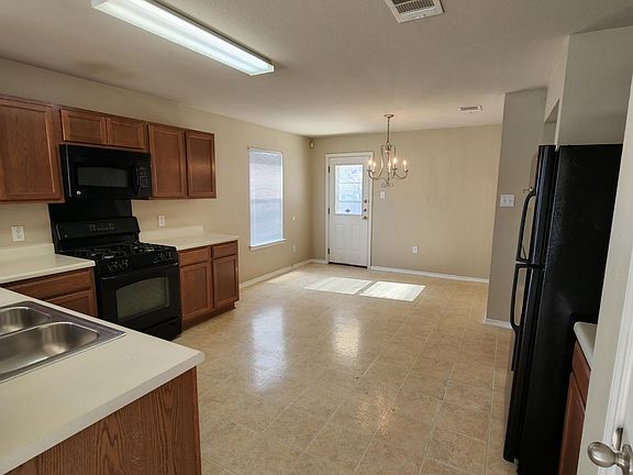 4th image of 2927 Candleside Dr
