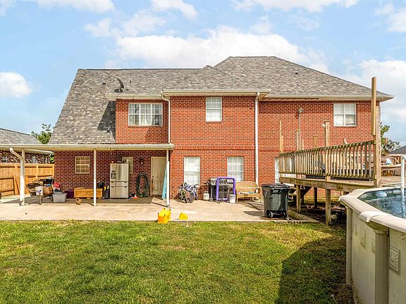 3rd image of 213 Woodwind Dr
