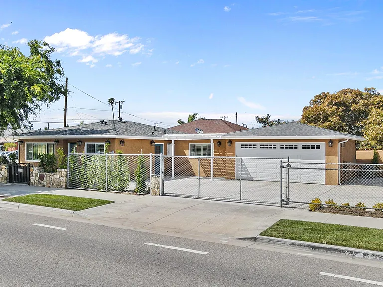 2508 Colonia Ave — Photo 3