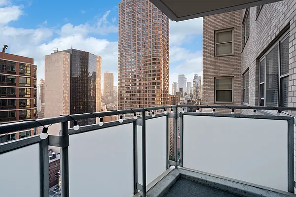 Sold by Douglas Elliman | media 15