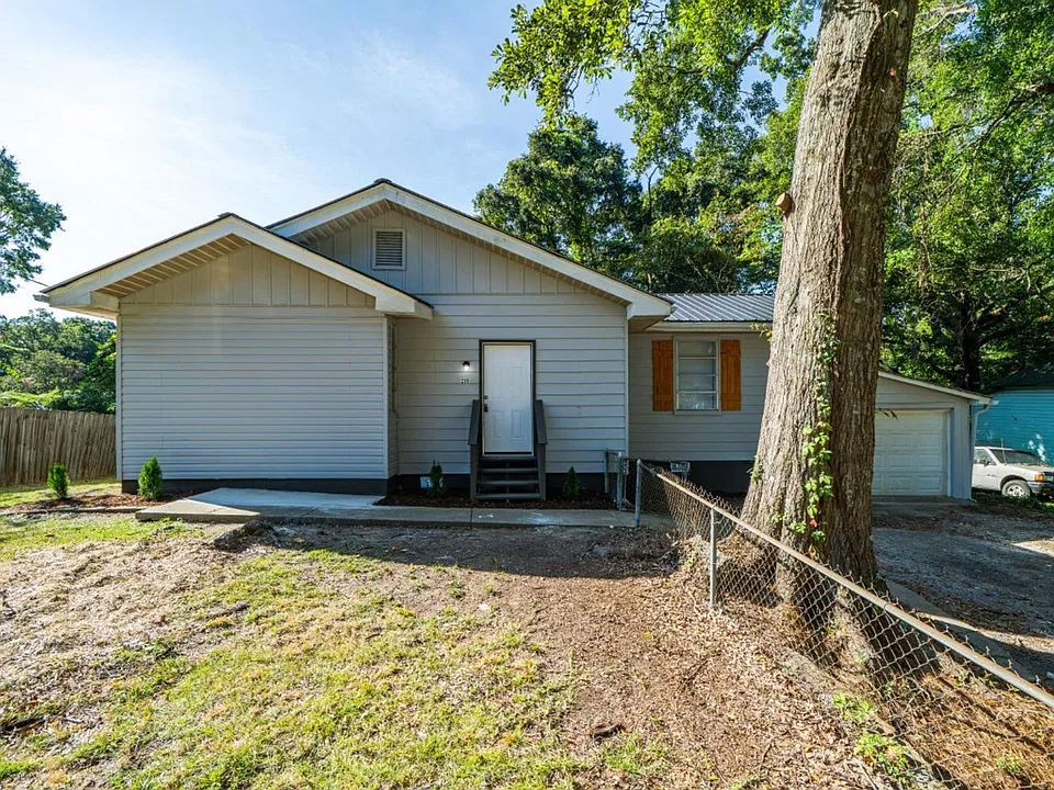 295 11th Ave NE