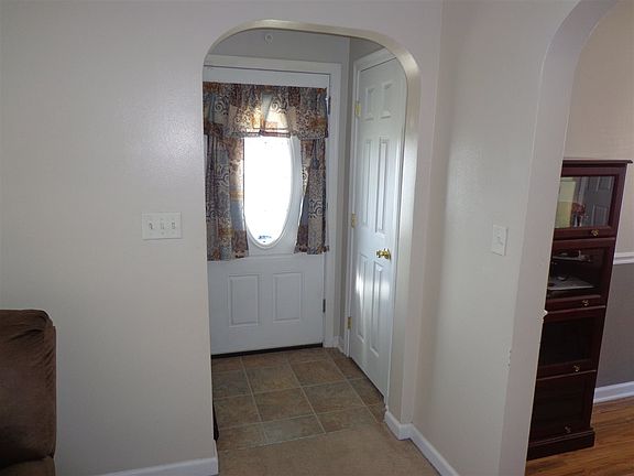 5th image of 214 James Ave