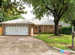 2204 Sexton Dr, Arlington, TX 76015